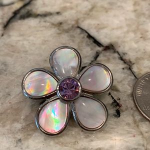 Lia Sophia Jewelry - ❤️ 5/$25 Lia Sophia pin flower mother of pearl Lia Sophia Jewelry - ❤️ 5/$25 Lia Sophia pin flower mother of pearl